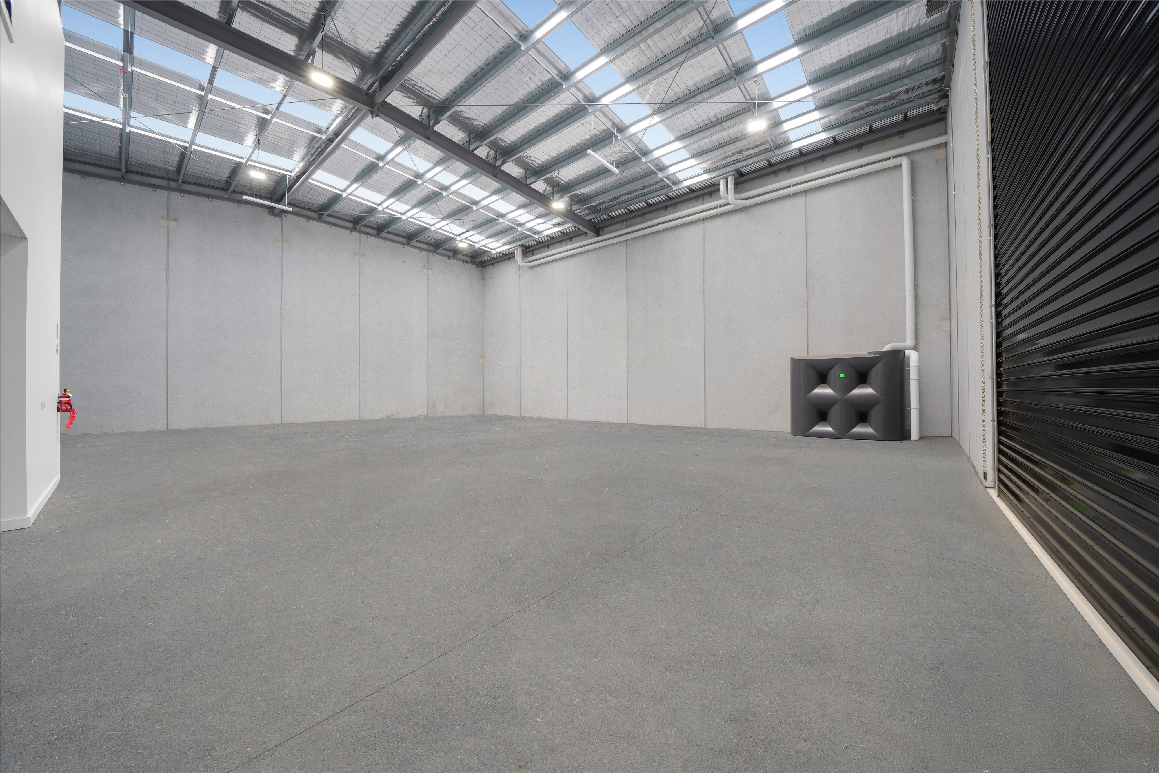 Wearhouse — image 2