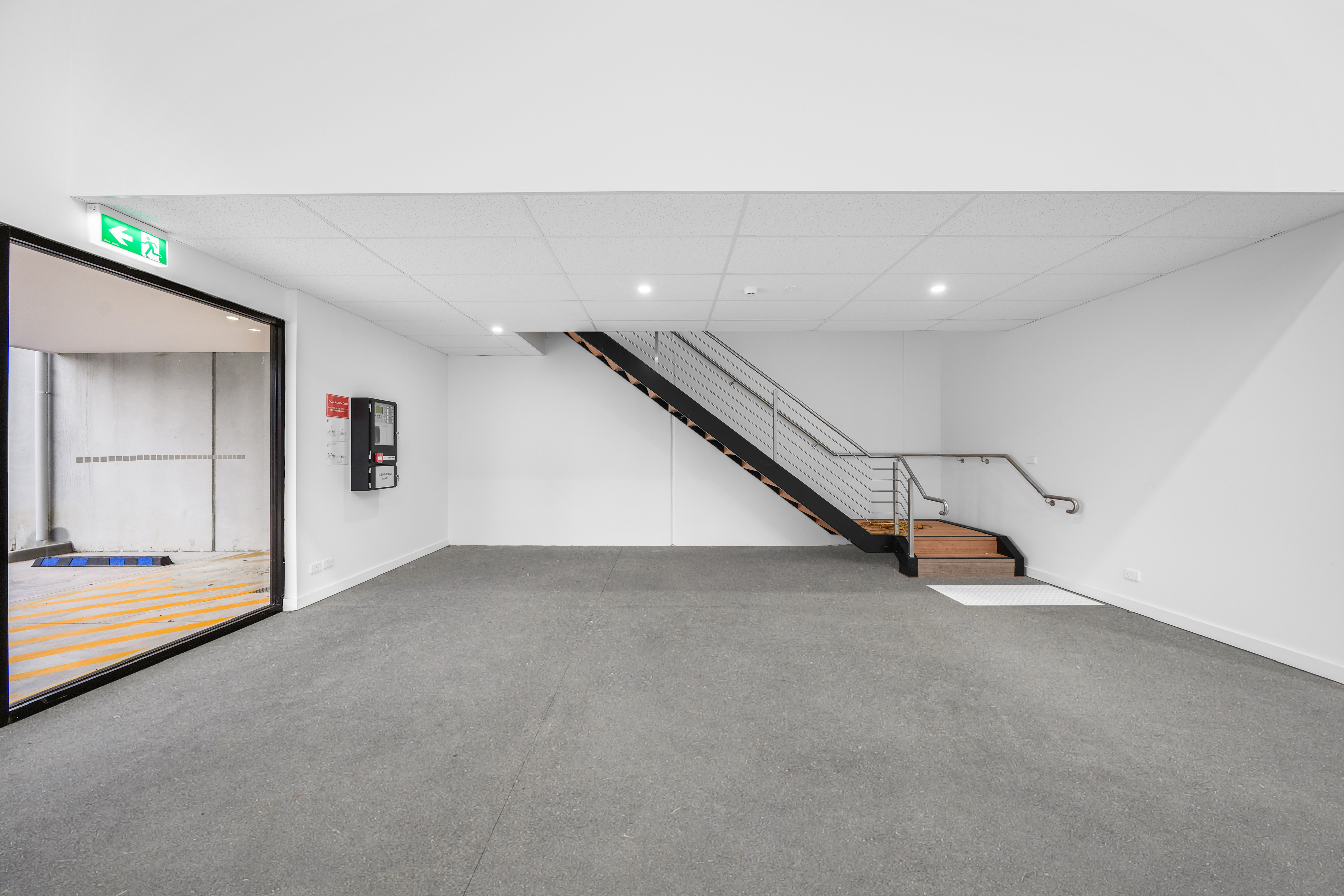 Wearhouse — image 3