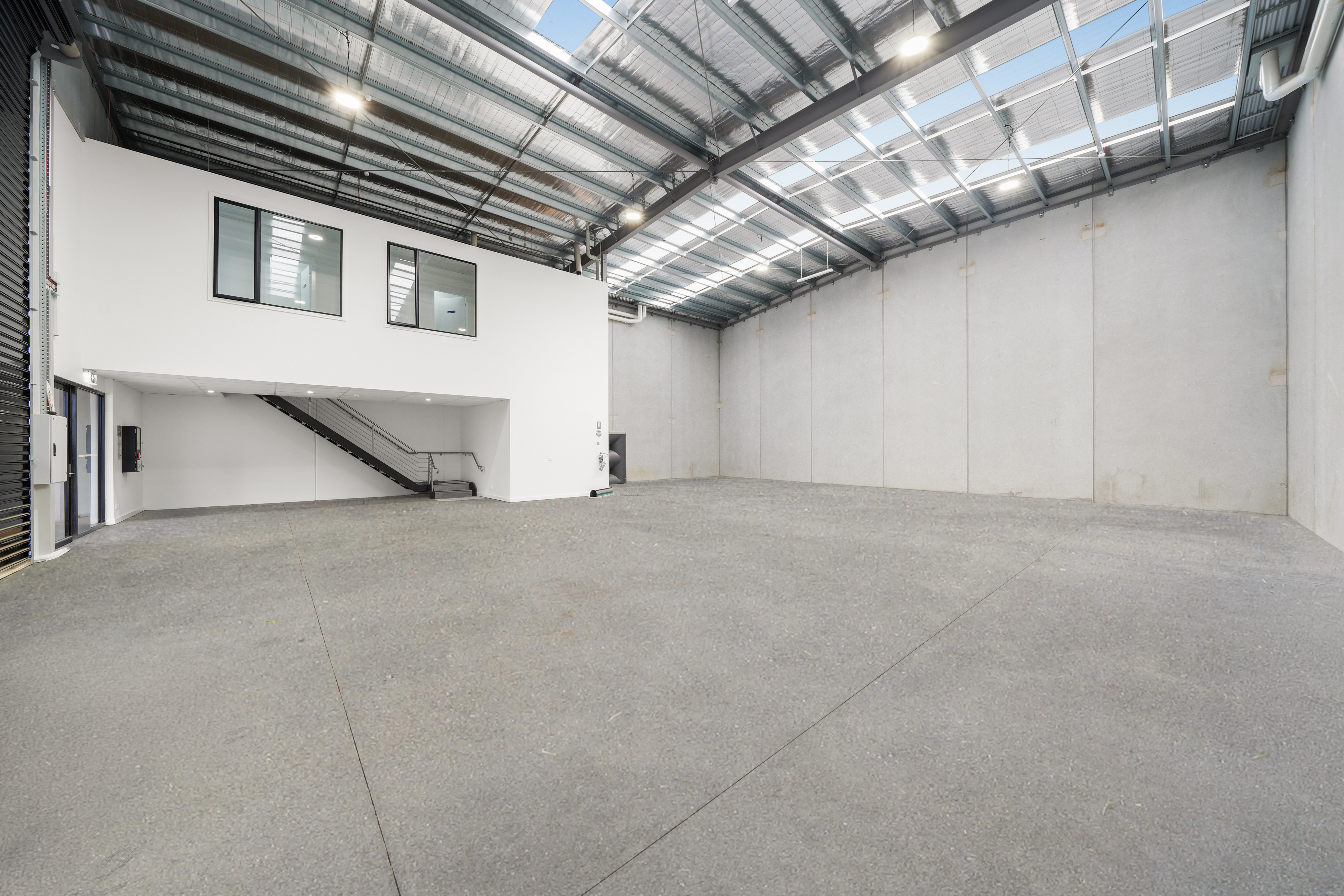 Wearhouse — image 4