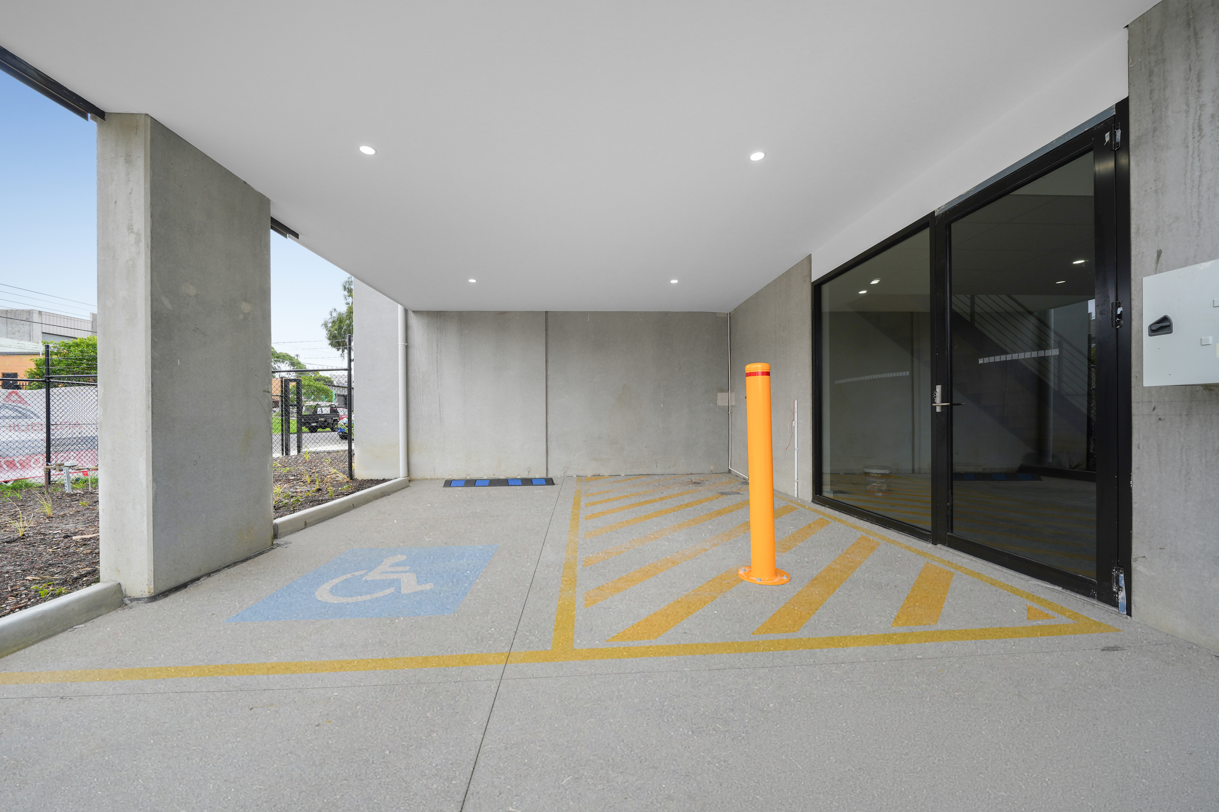 Wearhouse — image 1