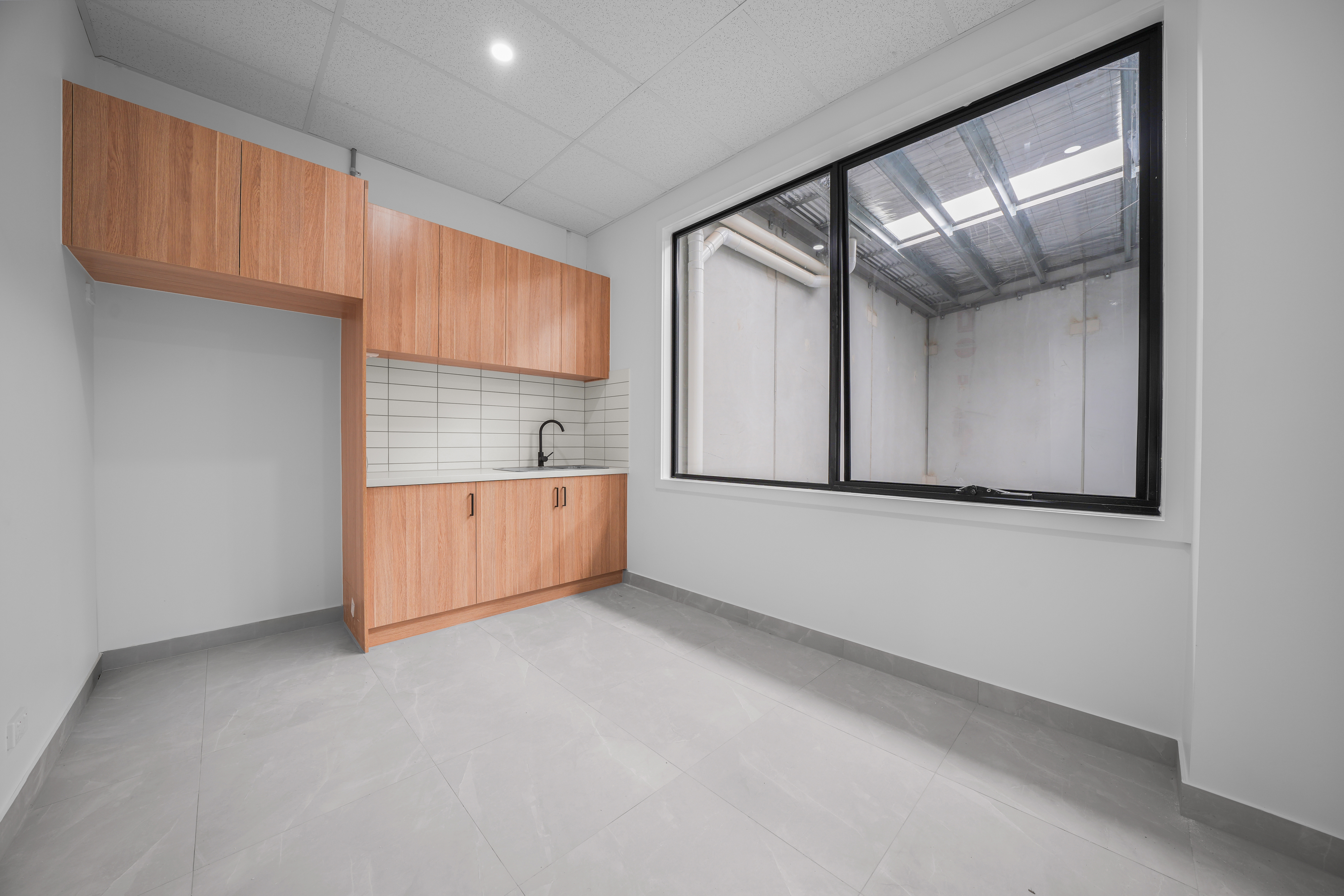Wearhouse — image 9