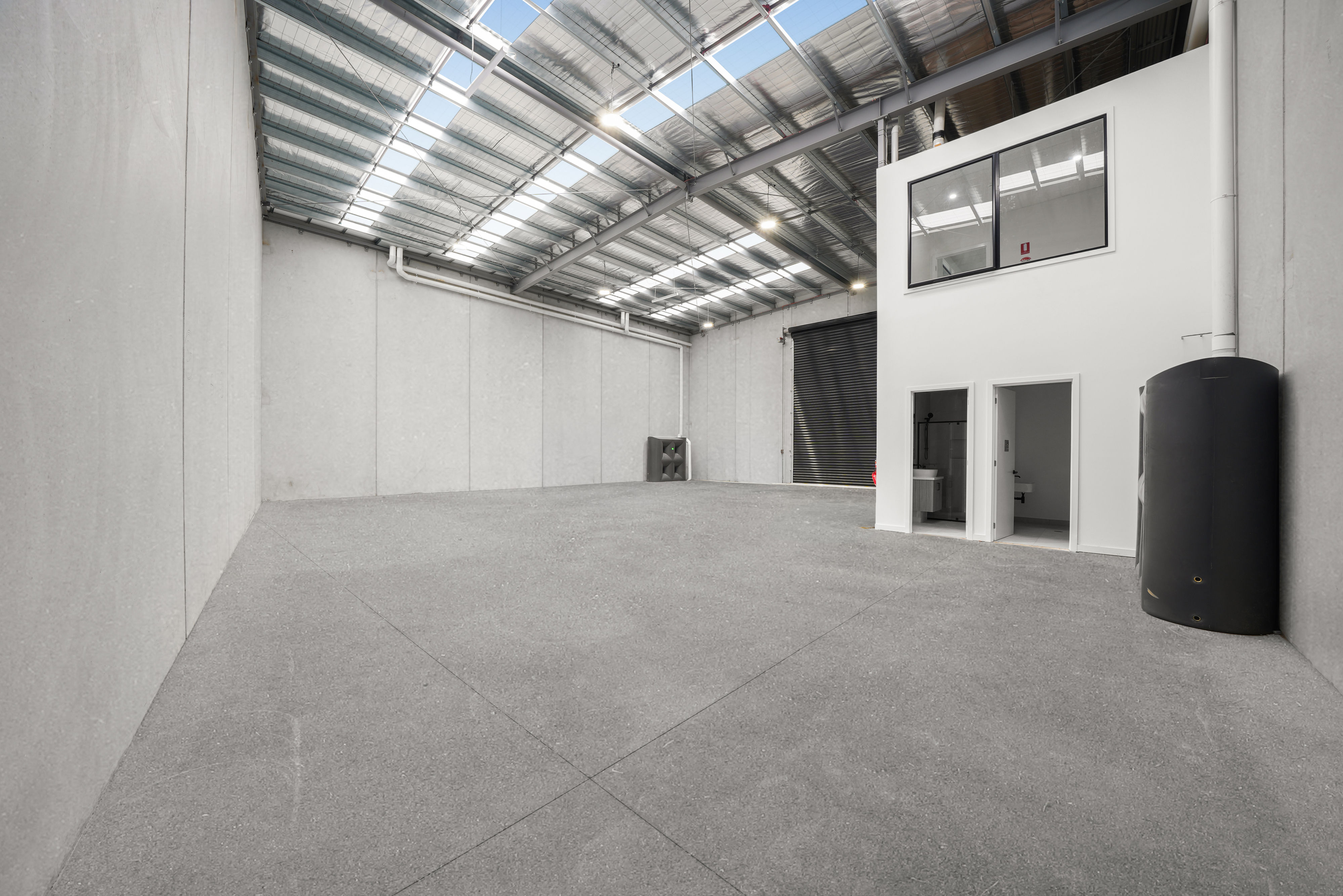 Wearhouse — image 6